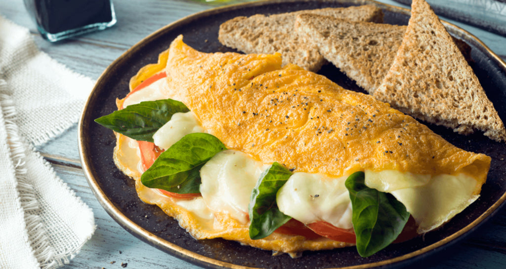 Sorprende a tu pareja con un delicioso desayuno: Omelette estilo Caprese