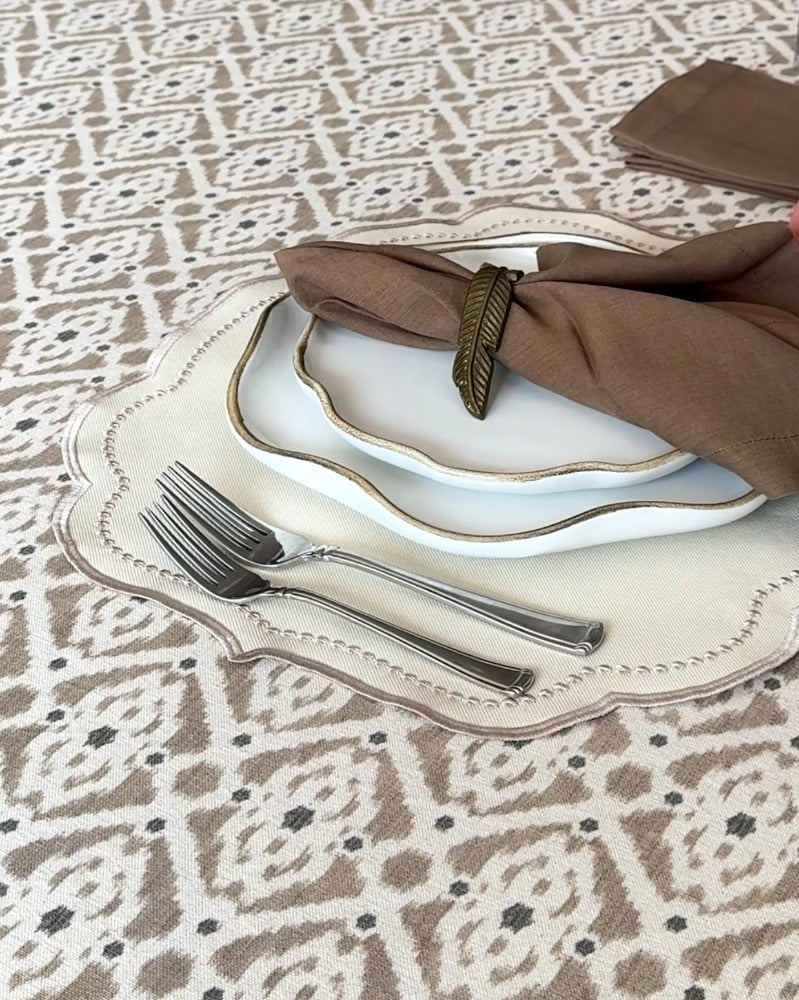 Vivienne Louise Lino - Mantel de Mesa